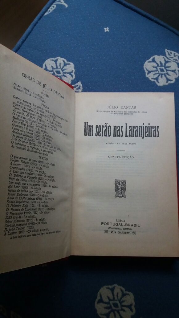 Livro-Um serao nas laranjeiras J.Dantas 1915. E encosta livros.
