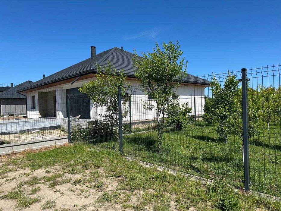 Окремостоячий будинок з гаражем під Варшавою