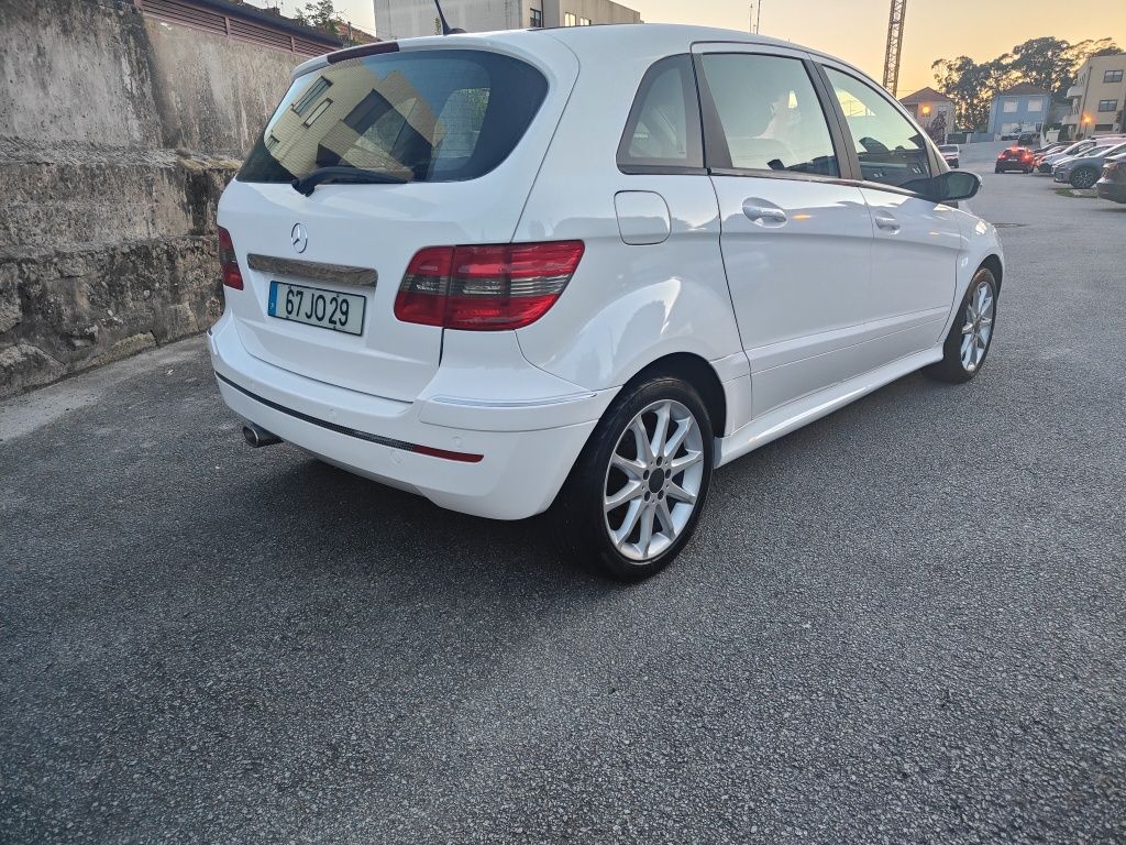 Mercedes B180 Caixa Automática