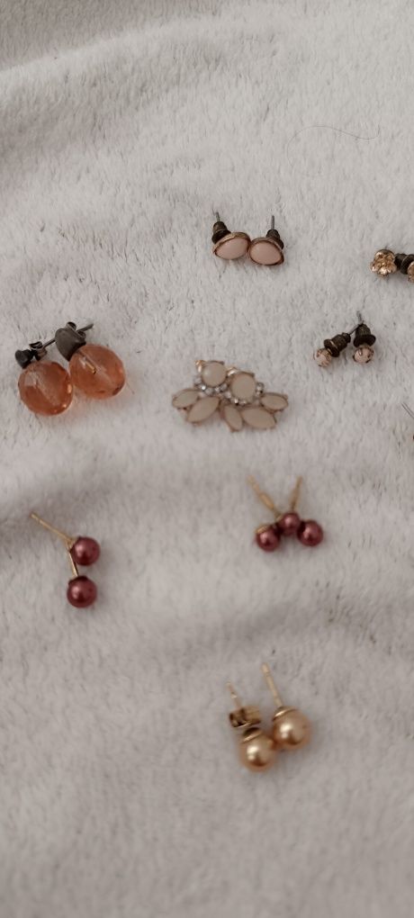 10 pares de brincos pequenos. Usados