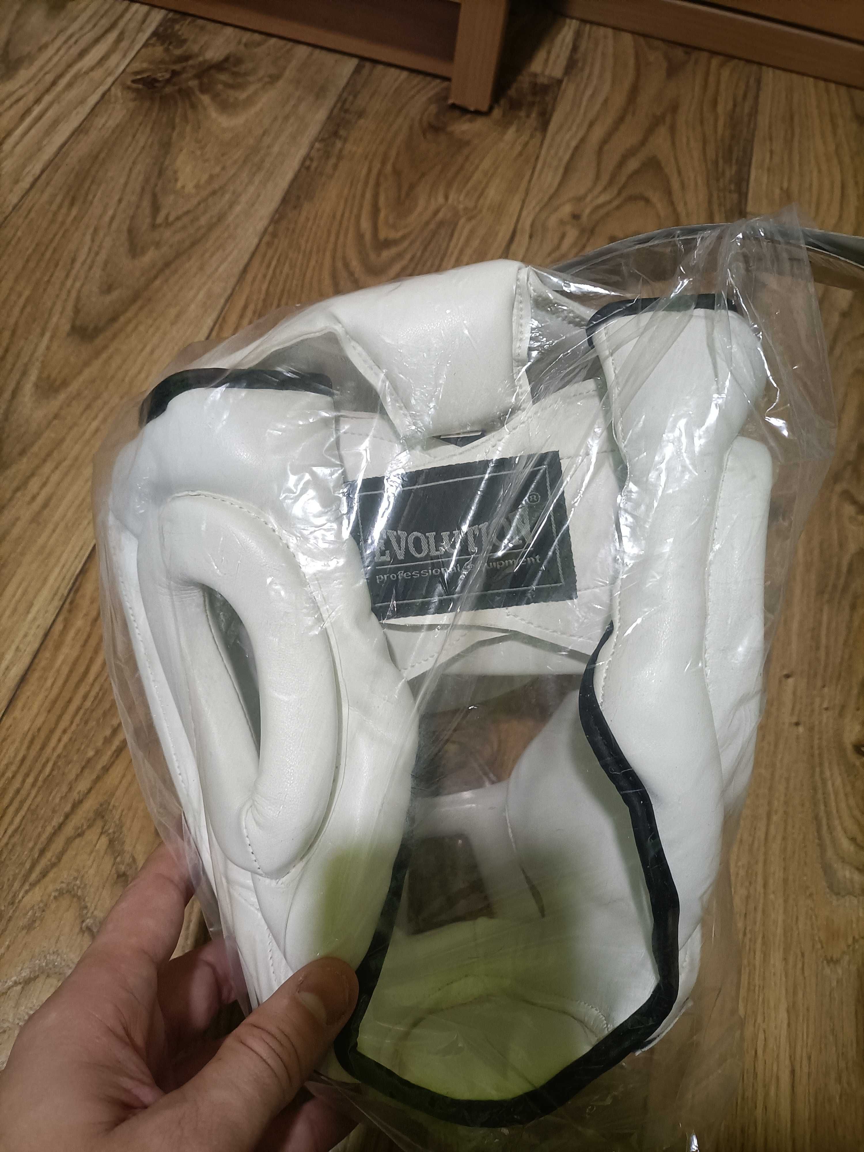 kask karate mma bokserski treningowy z maską EVOLUTION L biały OG-21LB