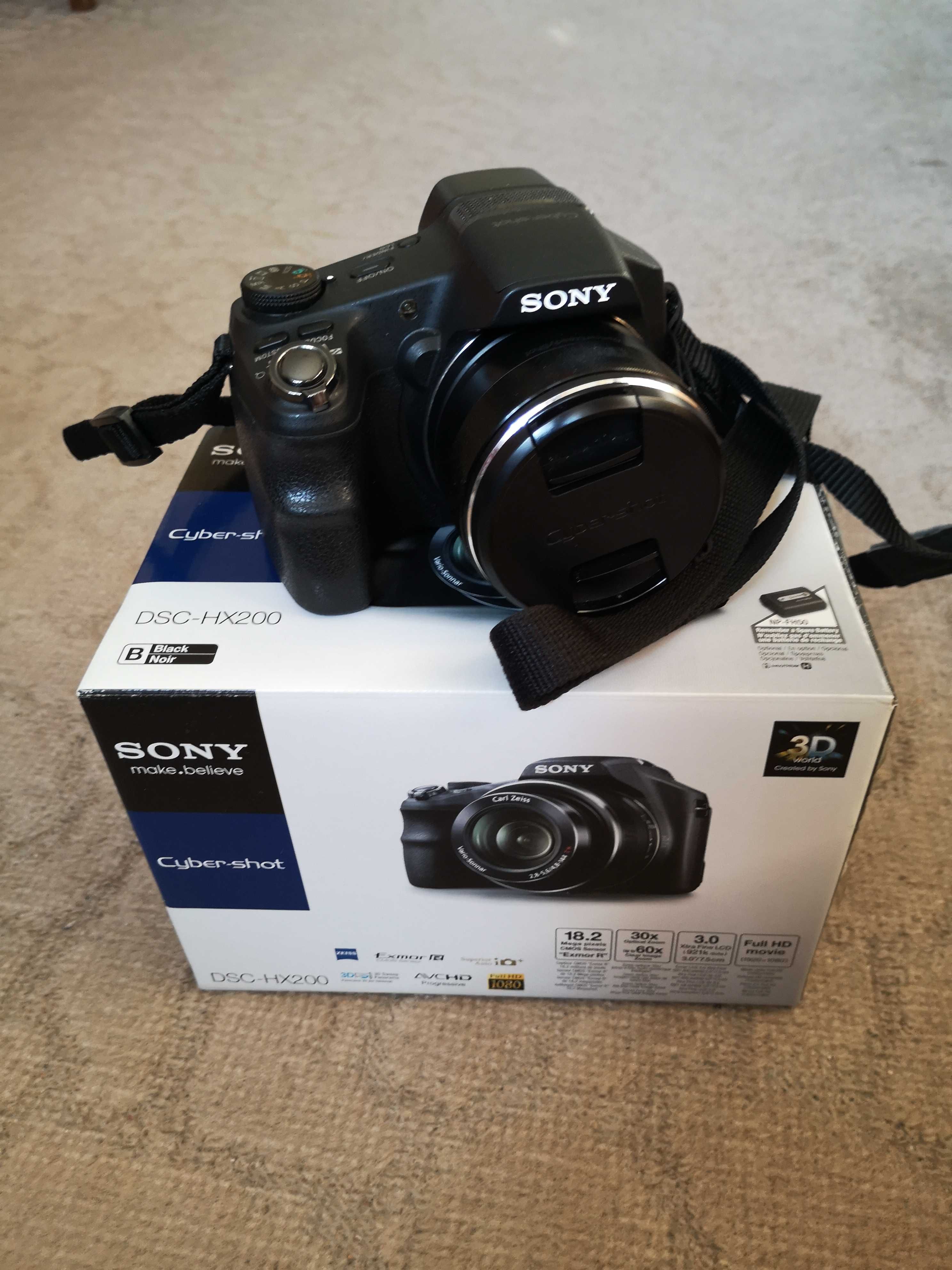 Цифровий фотоапарат та комплект аксесуарів Sony Cyber-shot DSC-HX200