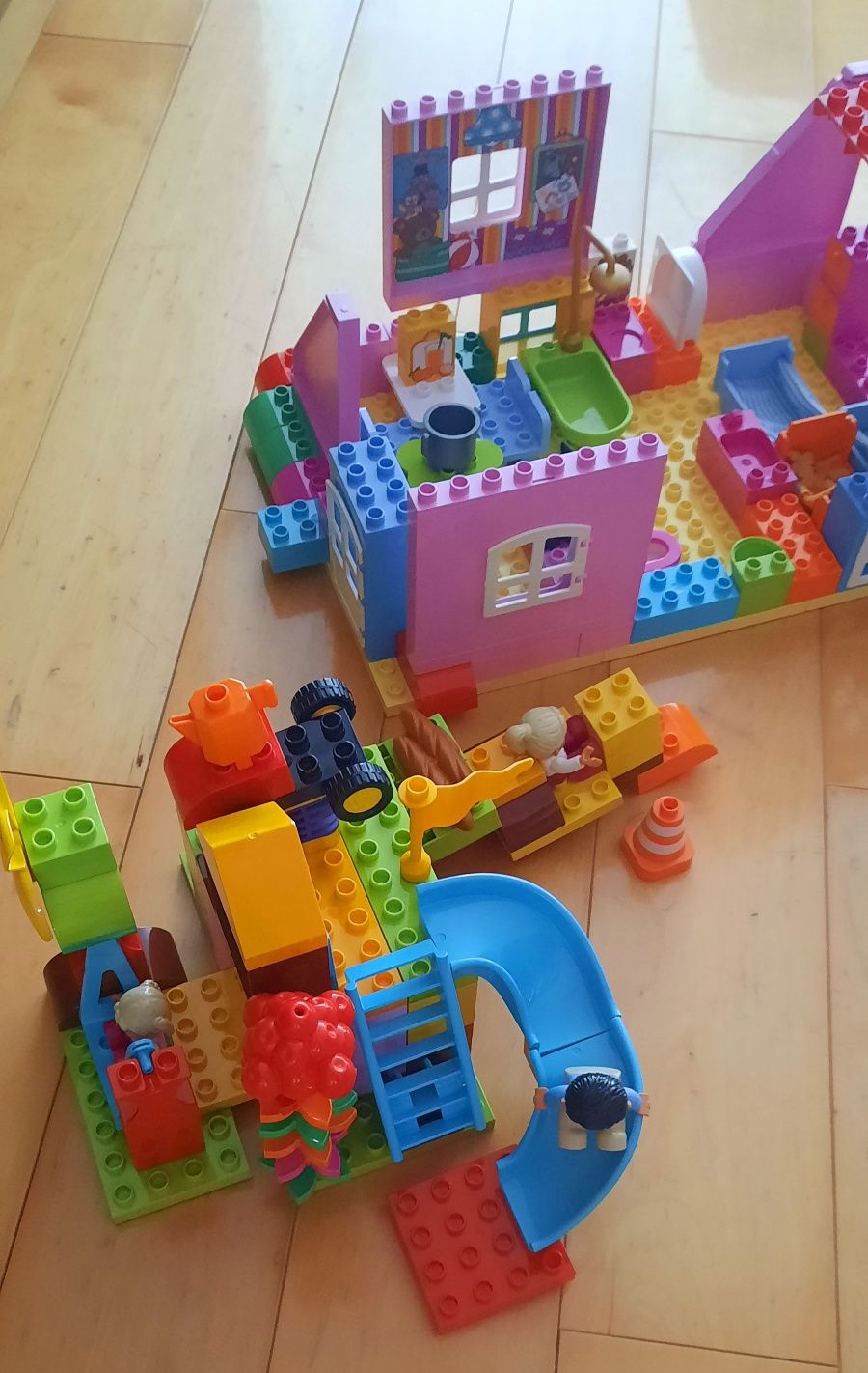 Legos - Casinha e Parque Infantil