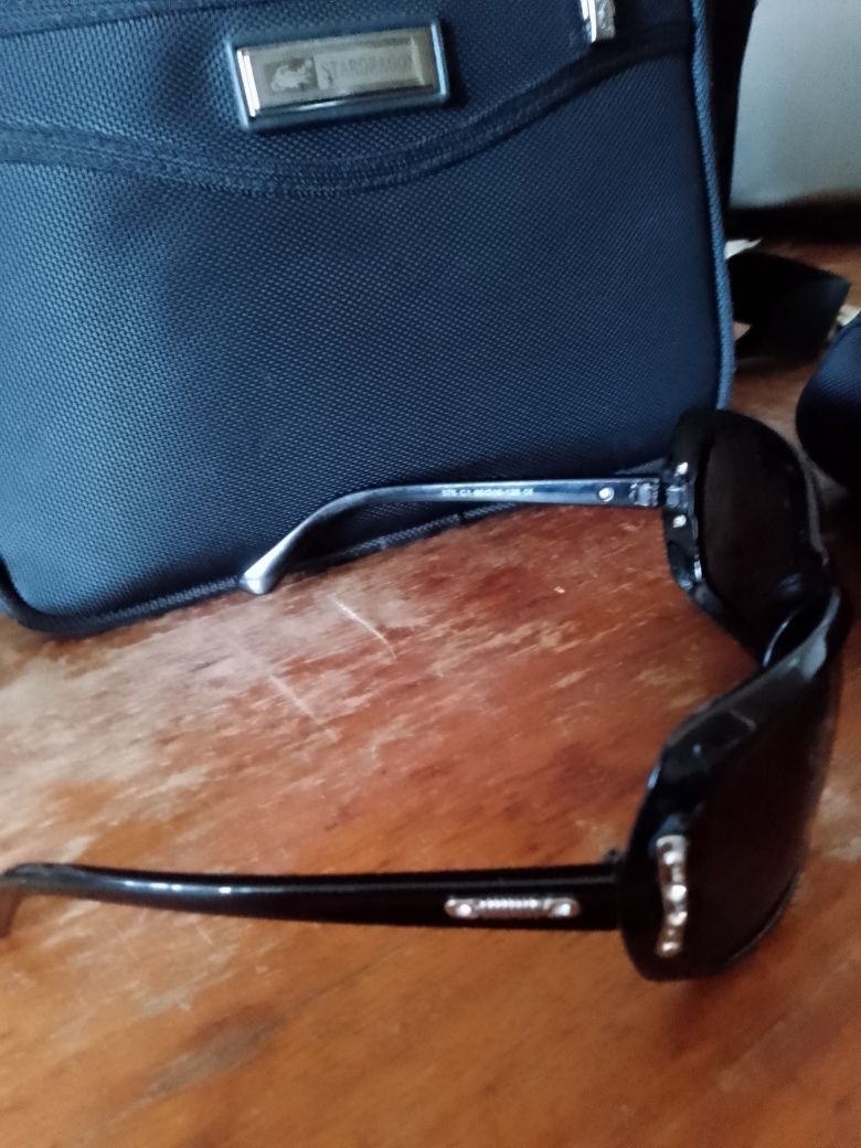 Солнцезащитные очки  POLAROID с футляром