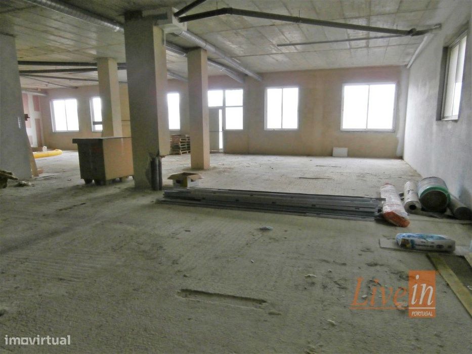 Loja Destinada a Comercio e Serviços no Centro de Mafra