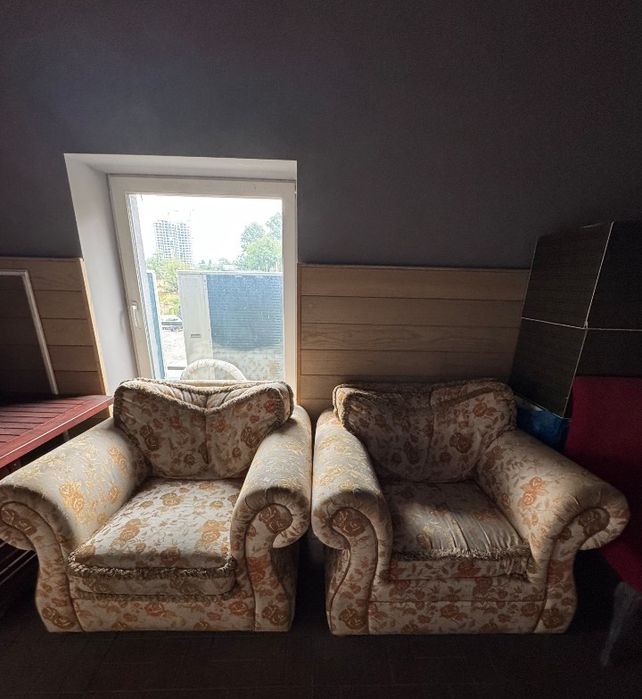 Розпродаж старих меблів