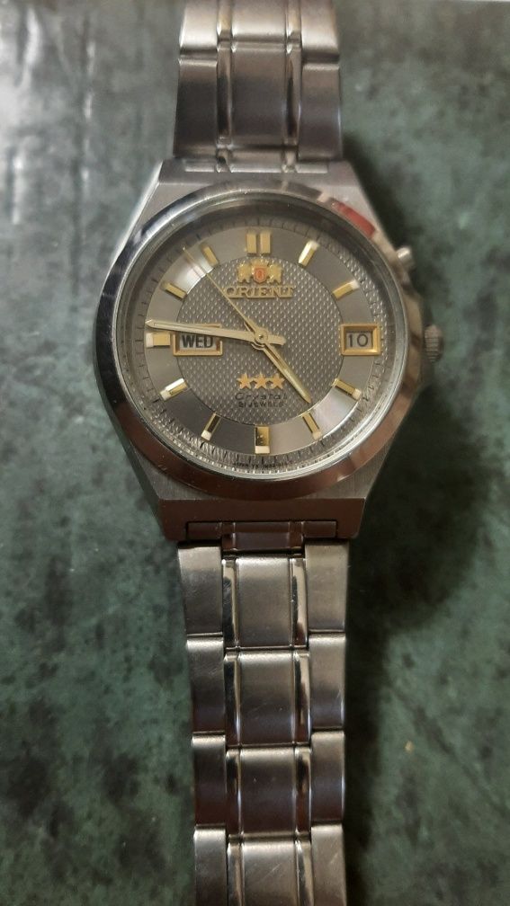 Продам часы ориент оригинал механика