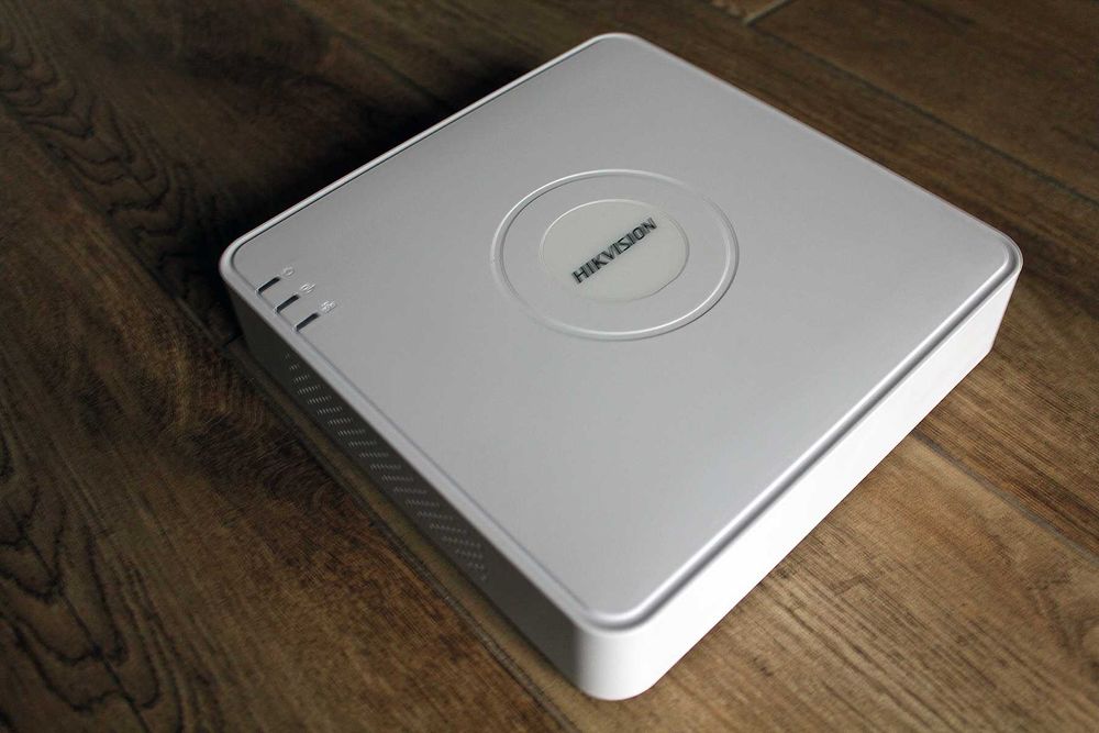 4 канальный видеорегистратор Hikvision DS-7104HQHI-K1