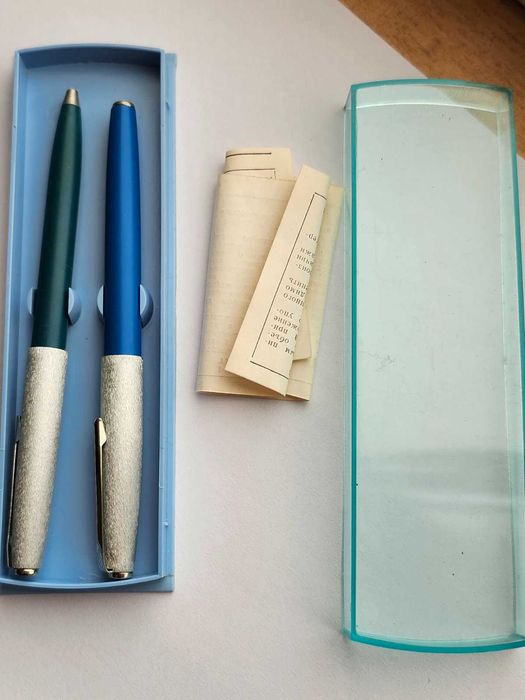 Набор ручек одна перьевая одна шариковая ссср 1981 год