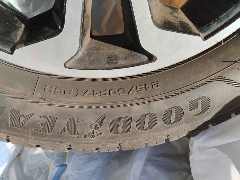 Шини з дисками R17