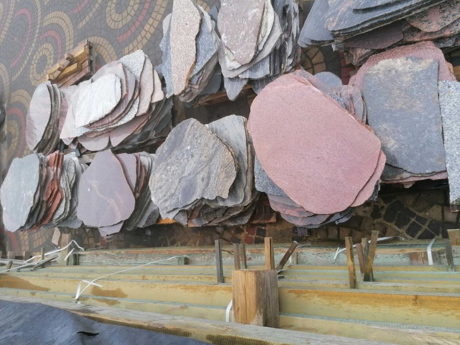 kamień polny cięty płomieniowany duże formaty grubość 2 cm.