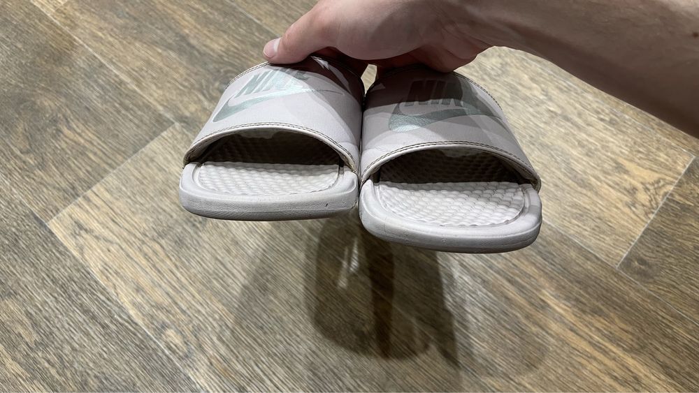 Женские шлепанцы Nike Benassi, размер 38