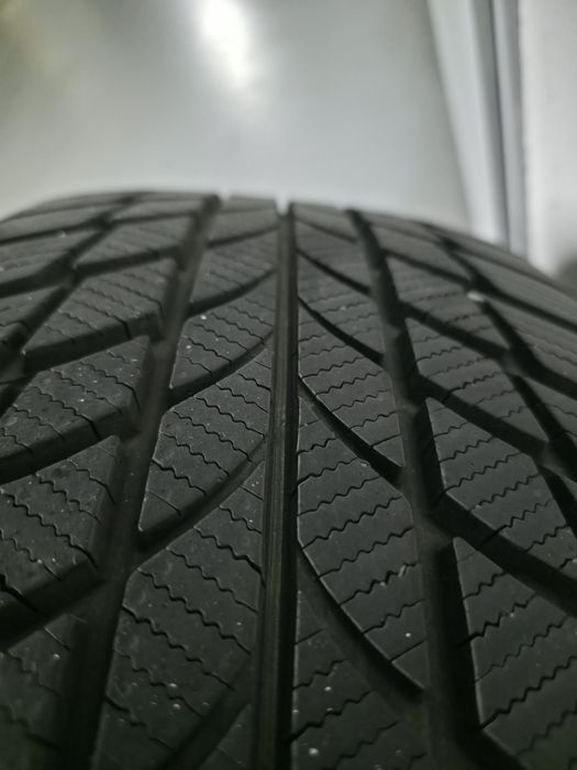 Opony zimowe 4x Bridgestone BLIZZAK LM001 r.2023 7mm 225/50 R18 95H
22