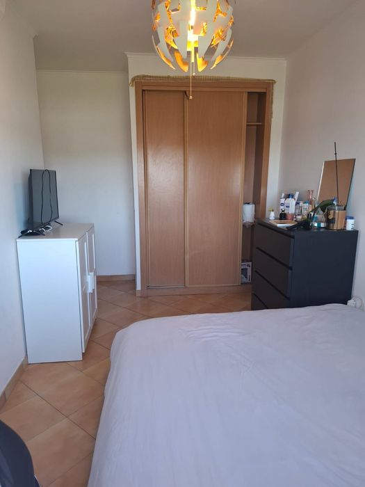 Aluga-se quarto Carnaxide