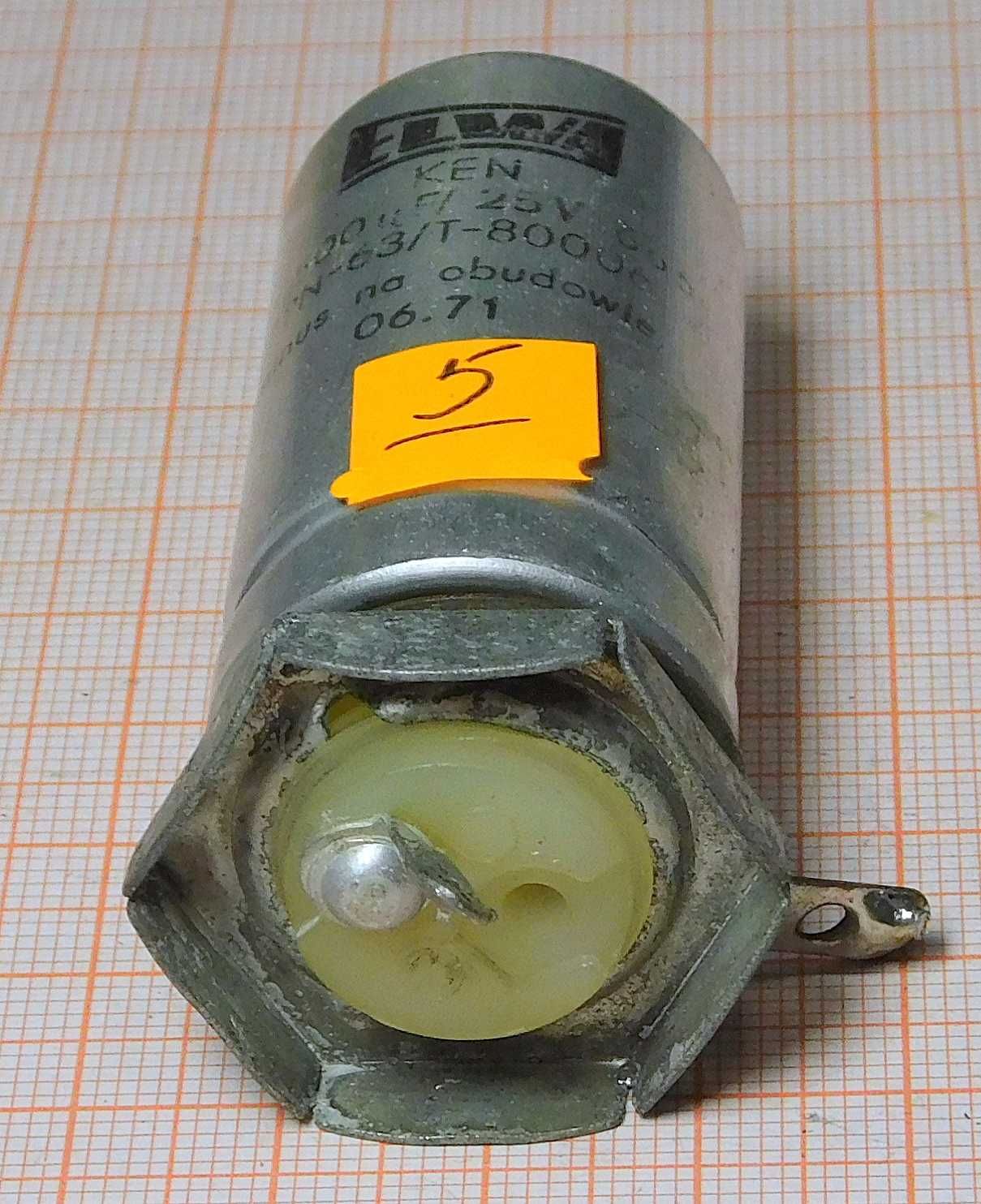 Kondensator elektrolityczny 500uF 25V ELWA [K20]5