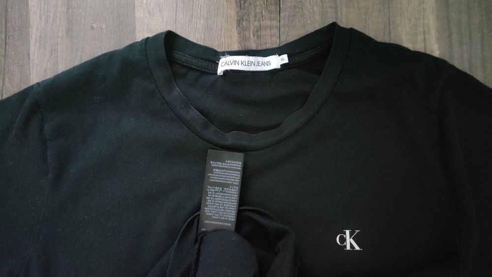 klasyczna prosta, czarna koszulka Calvin Klein Jeans XL/L