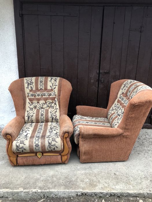 Крісла у вітальню