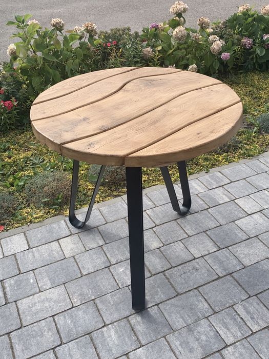 Dębowy stolik z metalowymi nogami stół kawowy okrągły