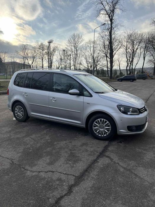 Продам Volkswagen Touran 2013