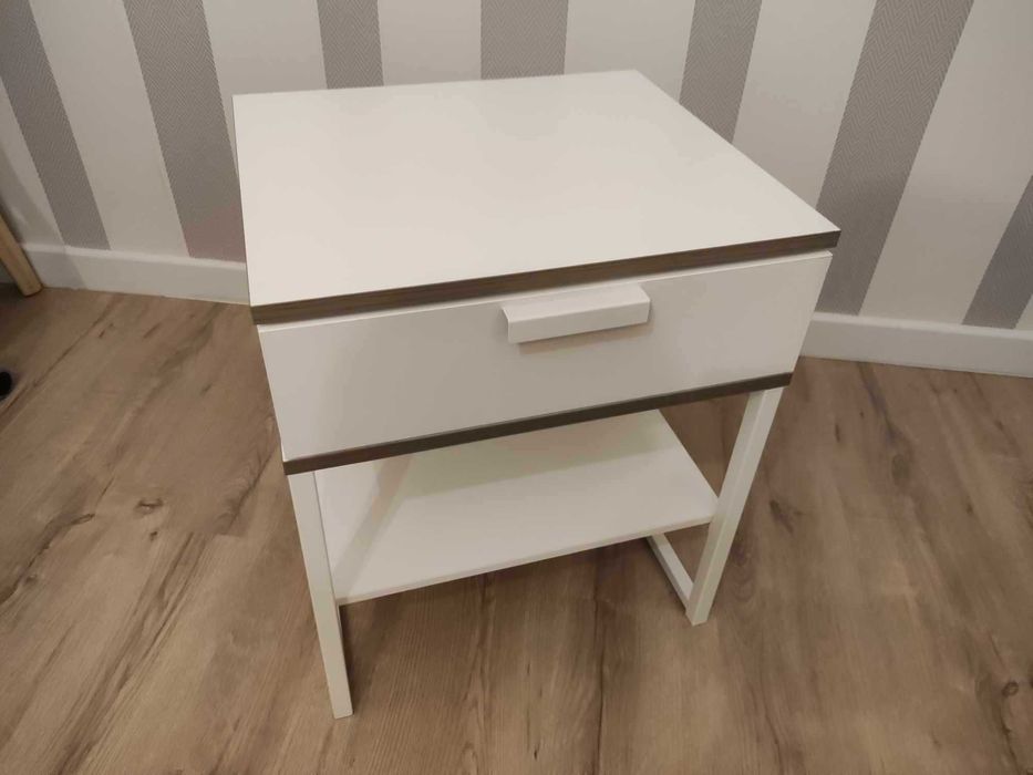 stolik nocny Ikea TRYSIL, biały z szufladą