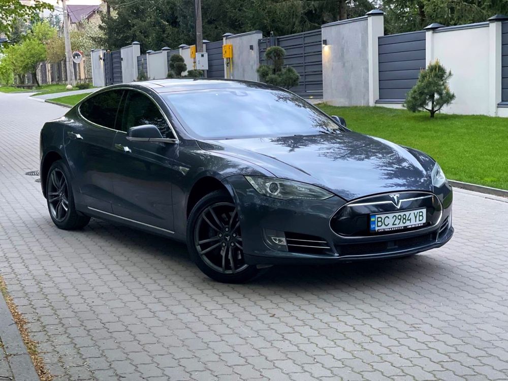 Tesla Model S 09.2014