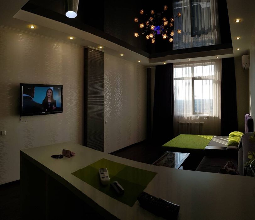 Сдаю На 25 эт. 1к.кварт. посуточно и почасово. М.Холодная гора