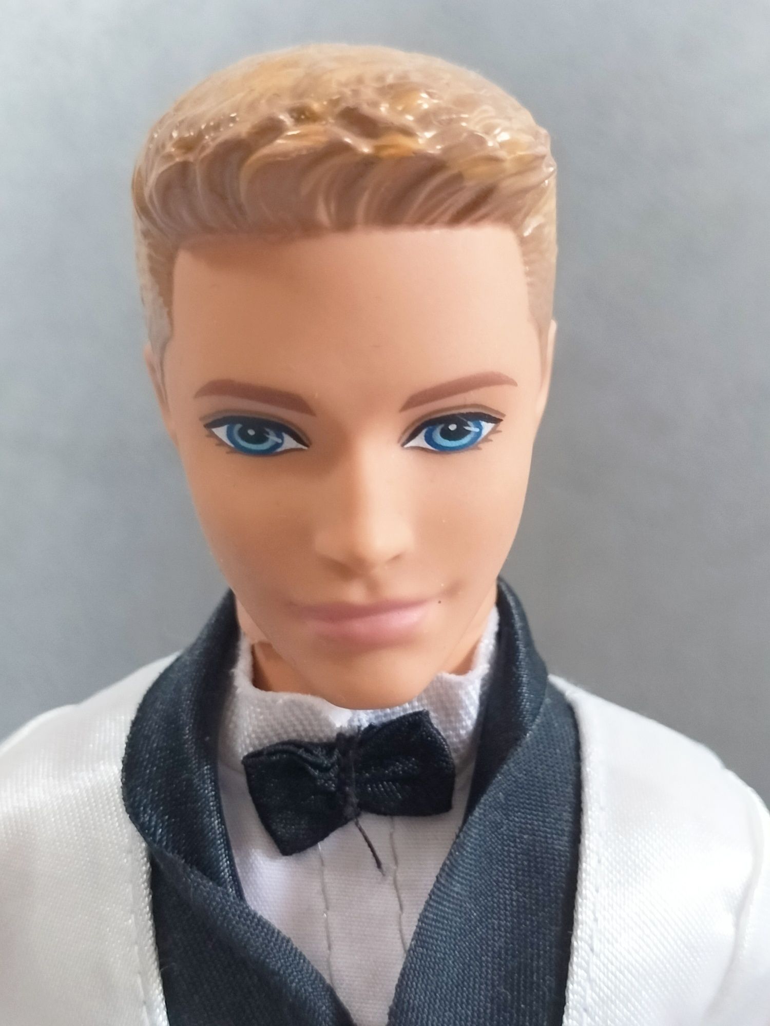 Lalka Barbie Ken w garniturze ślubnym Mattel 2012  Pan Młody