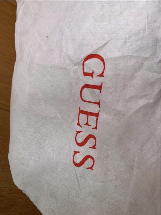 Mala da guess branca em bom estado