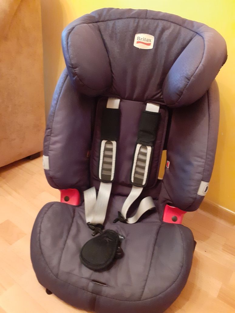 Fotelik samochodowy BRITAX . Waga 9- 36 kg.