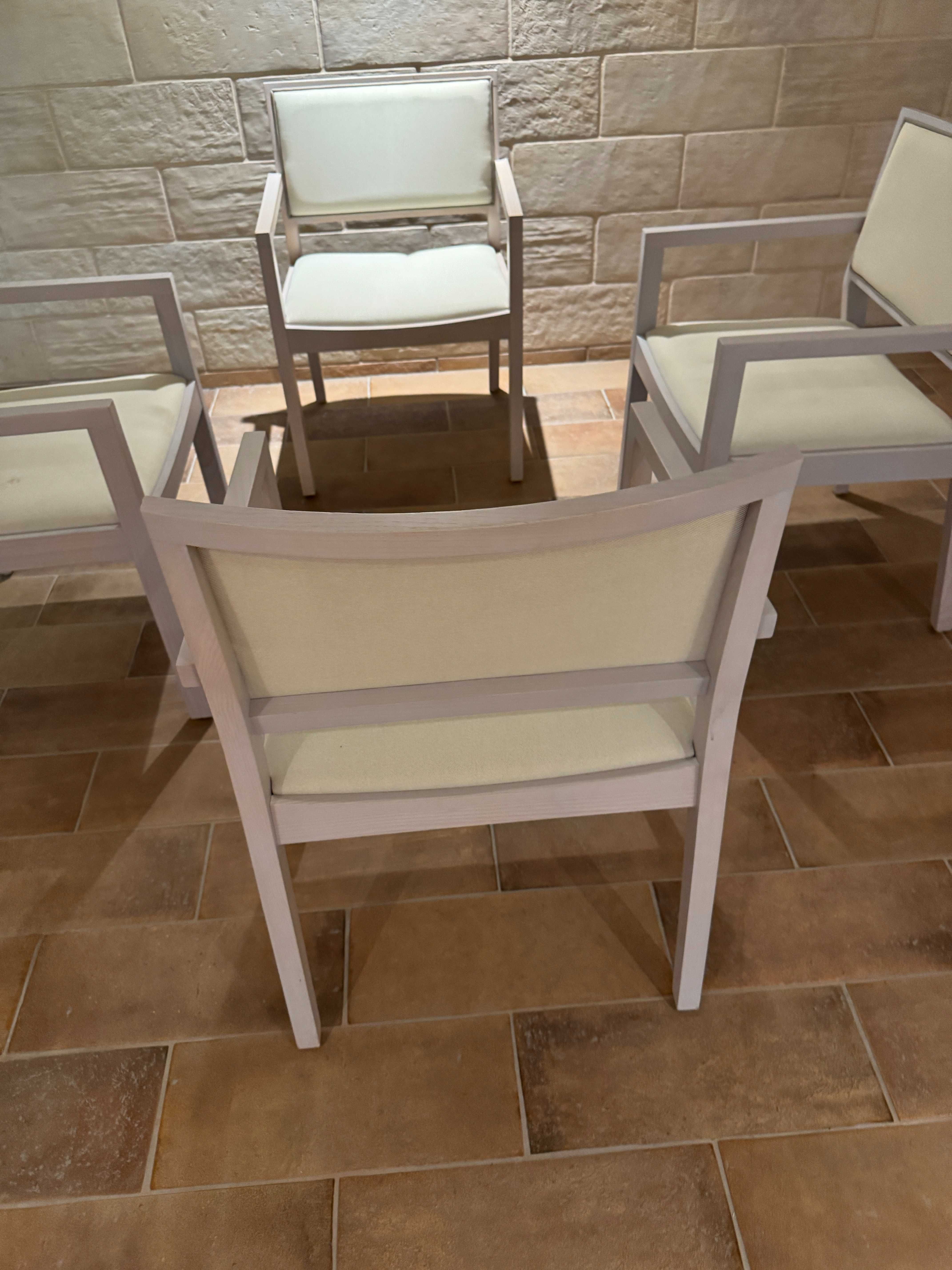 White Wooden Chair Set - Cadeiras de Madeira Branca