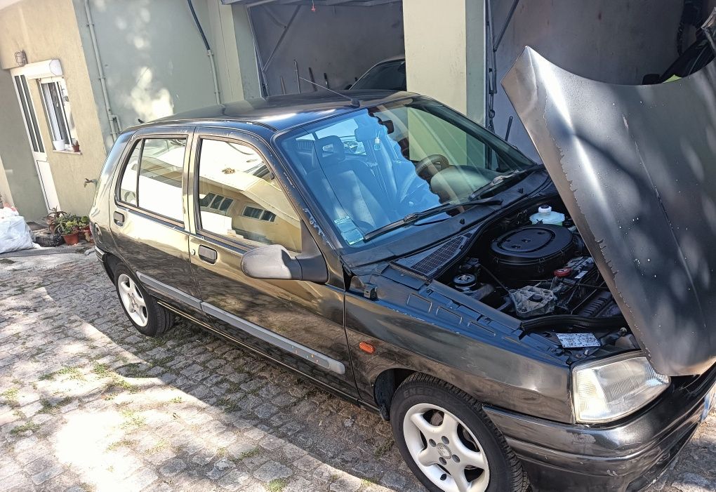 Renault Clio Fidji 1995 – Para reparar ou peças