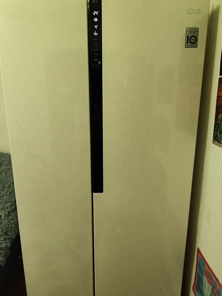 Холодильник LG GC-B247JEDV | 679л | Бежевый | Total 
Объём (л)
679
