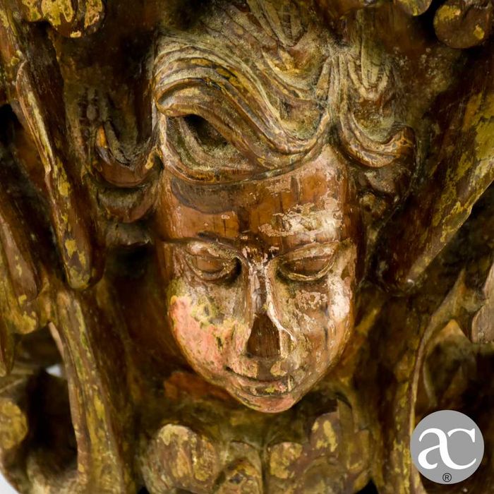 Mísula em madeira de castanho policromado séc. XVII / XVIII