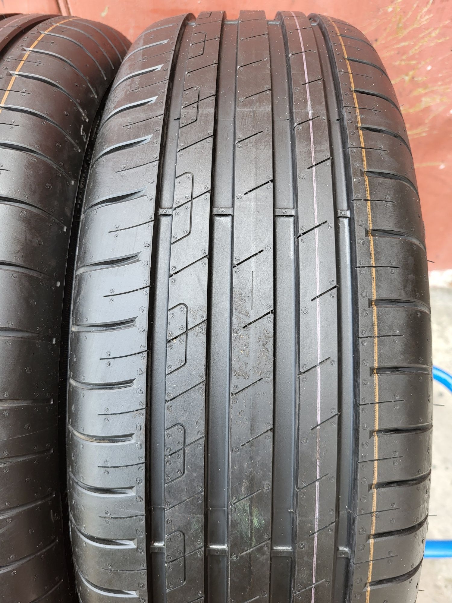 215/65/17 R17 GoodYear EfficientGrip Performance 2шт ціна за 1шт шини