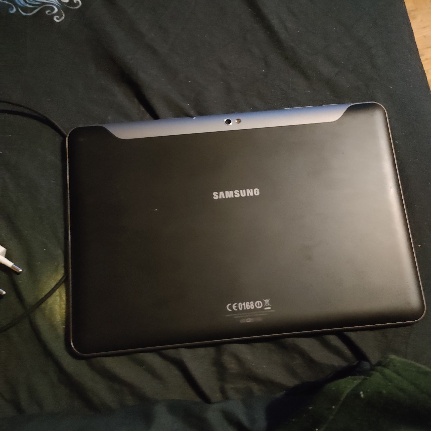 Tablet Samsung 10cali z ładowarką