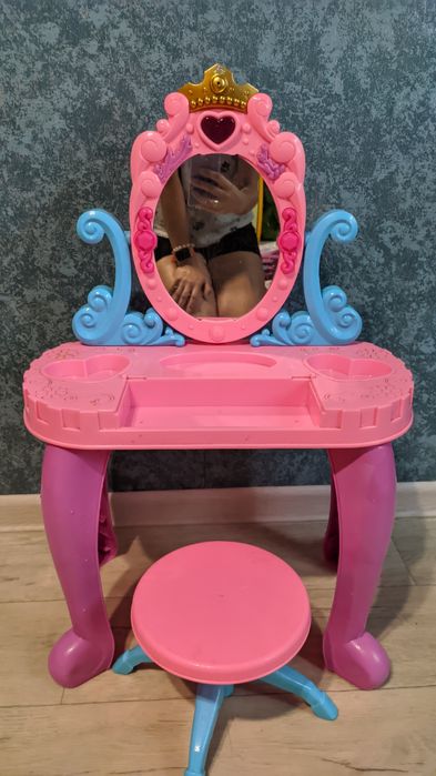 Іграшковий туалетний столик для дівчинки