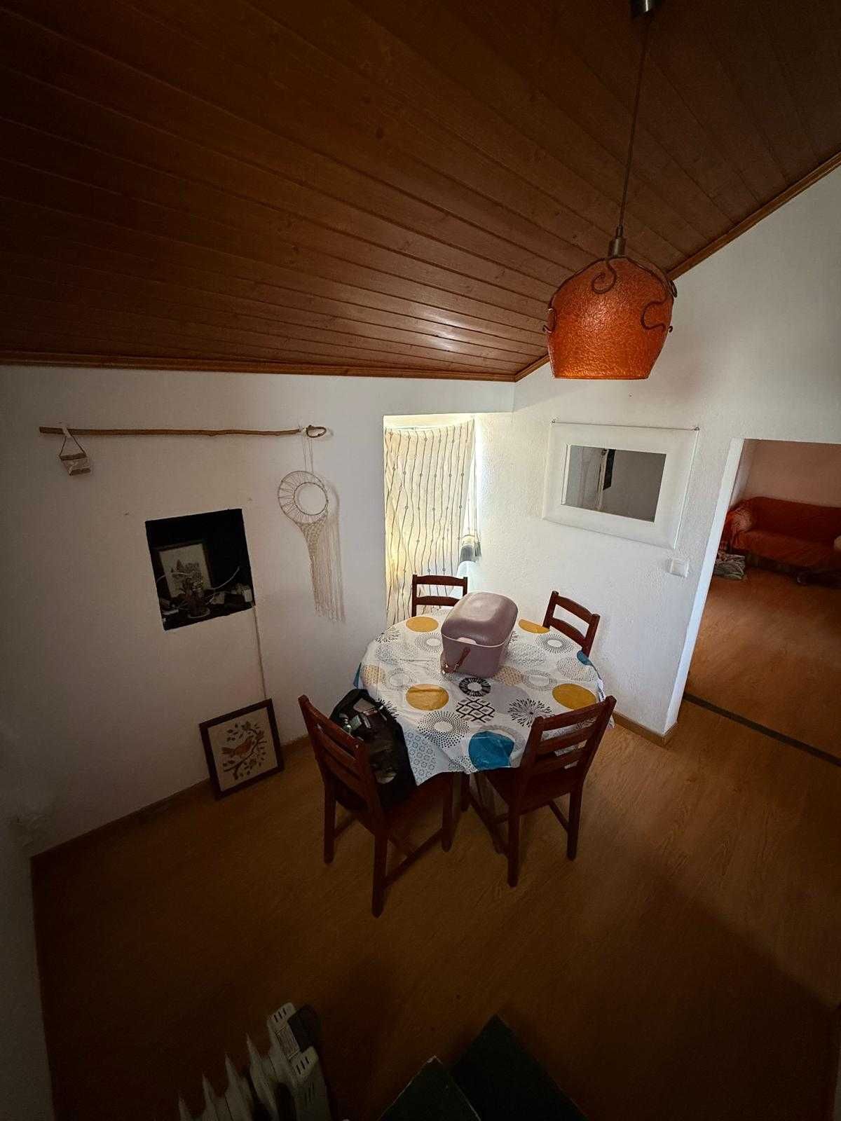 Casa T2 com quintal mobilado perto da praia fluvial