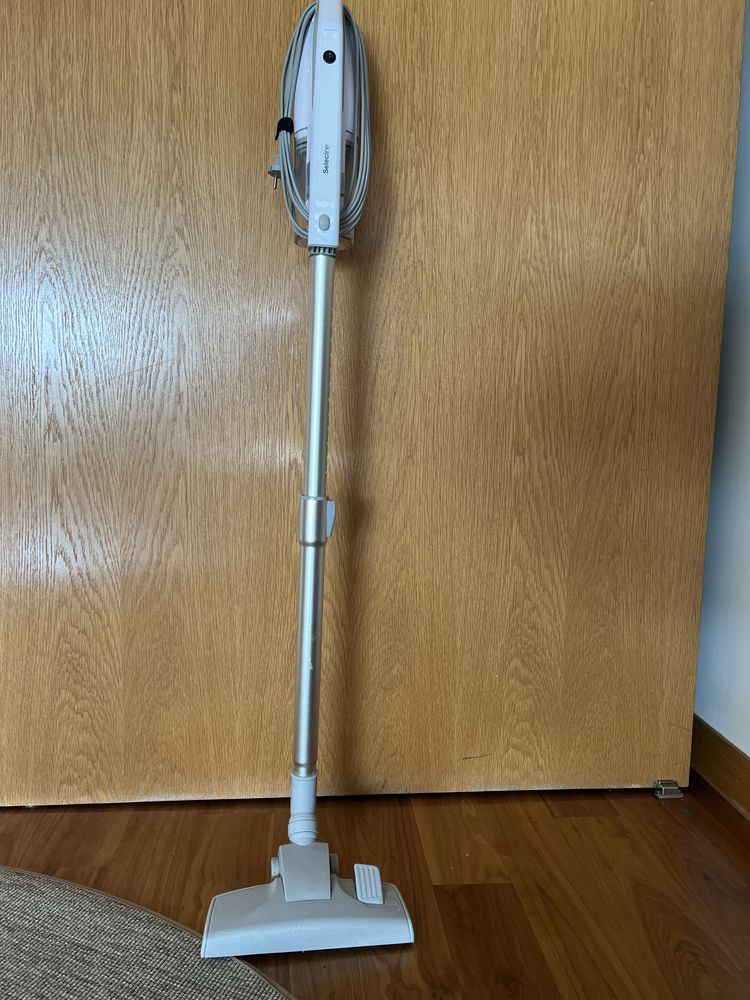 Aspirador de pé com fios