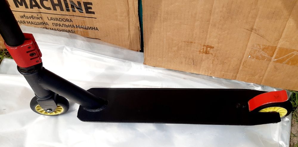 Трюковий самокат.