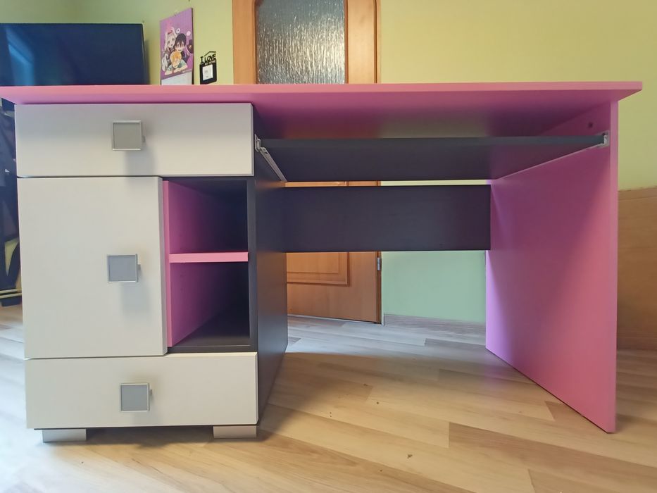 Biurko młodzieżowe z kolekcji PINK
