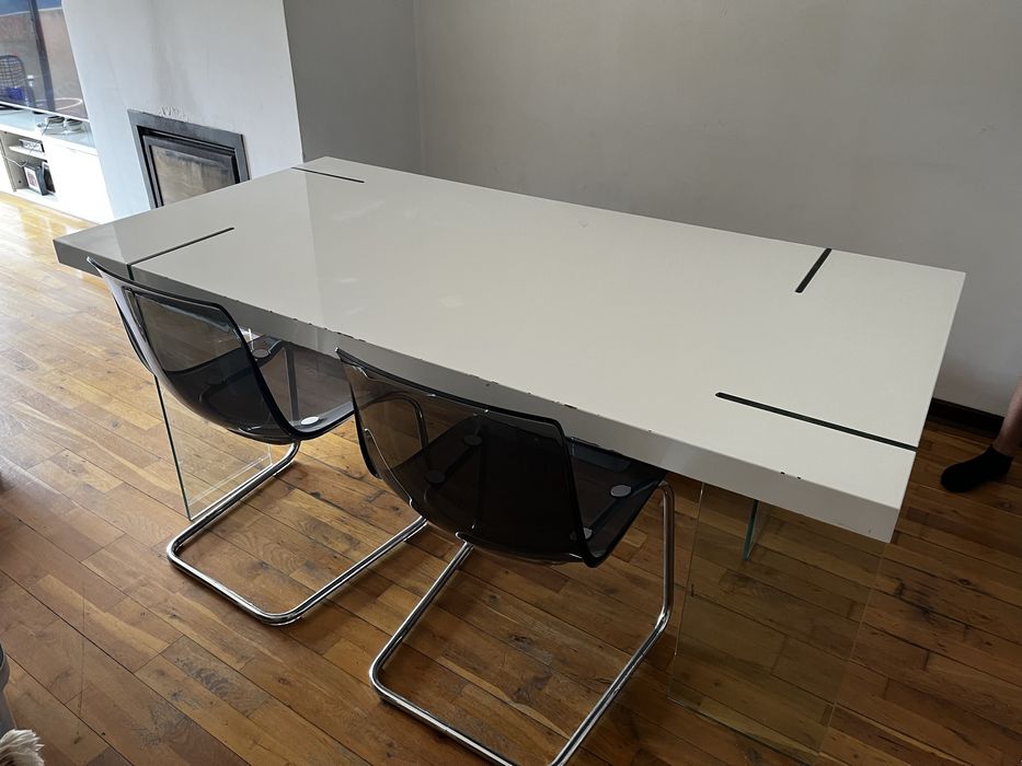 Mesa jantar branca pés de vidro