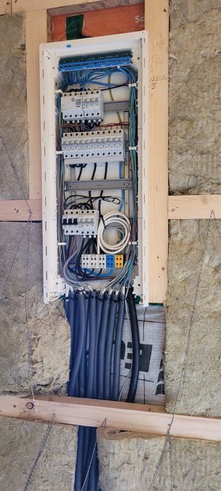 Instalacje Elektryczne "KONTAKT"-montaż instalacji elektrycznych