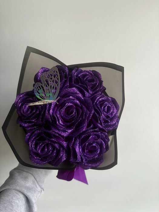 Wieczne róże ze wstążki satynowej
