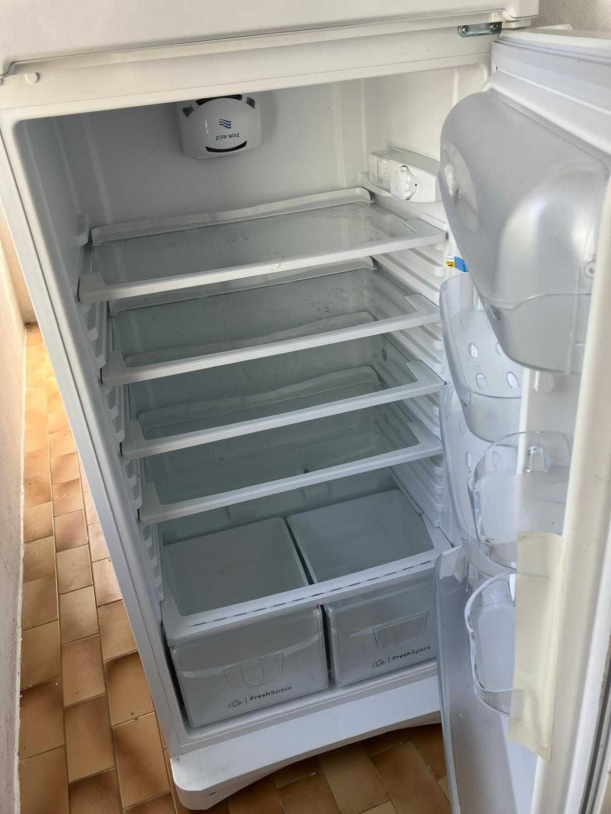 Frigorífico Indesit TAA 5 V 1 (180 cm - 415 L - Branco)