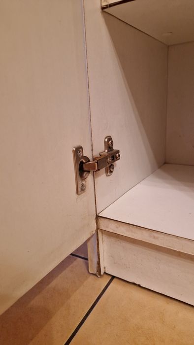Zestaw szafka pod umywalkę,  umywalka i bateria