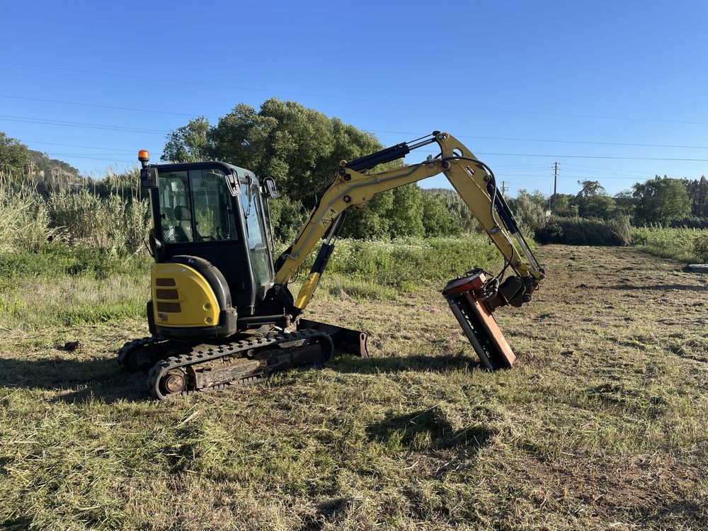 Yanmar vio38, giratoria