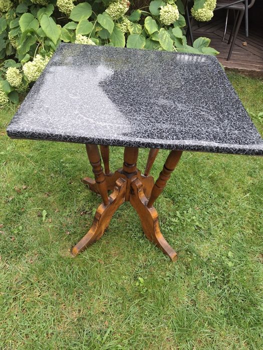 Piękny stolik drewniany stabilny na balkon taras działkę