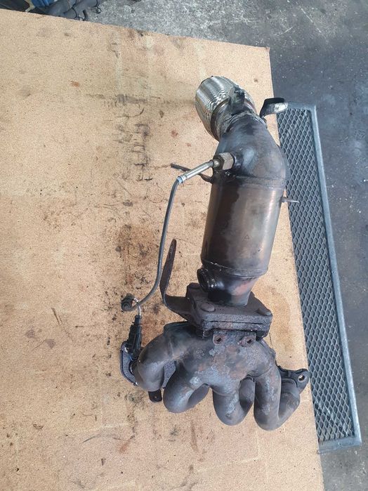 Kolektor wydechowy złącze portki Vw Touran 04 r 1.6 Fsi 115 km BAG