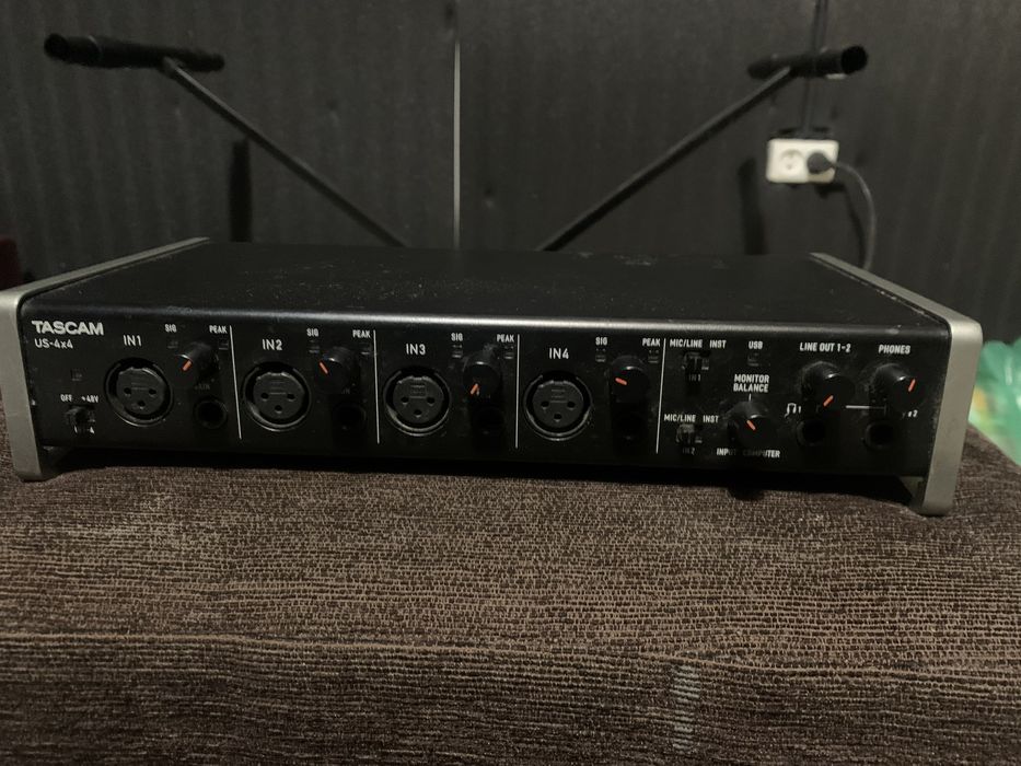 Tascam US-4x4 звукова карта