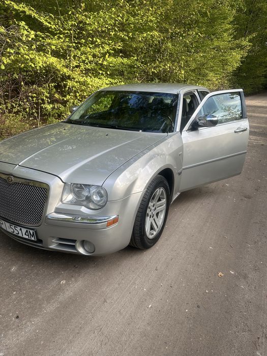 Auto z klasą – Chrysler 300C 3.0 CRD | Xenon | Skóra | Navi | Full